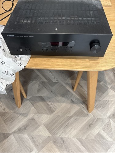 Yamaha R-S202D Sound Receiver with Bluetooth Stereo Amplifier - Mint! - Picture 2 of 4