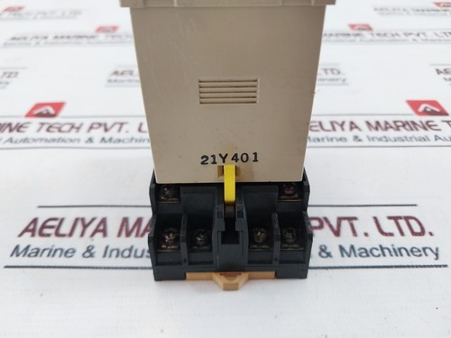 OMRON H3CR-A Timer Relay with Base 0-30 SEC 5A 100 To 240VAC - Picture 6 of 7