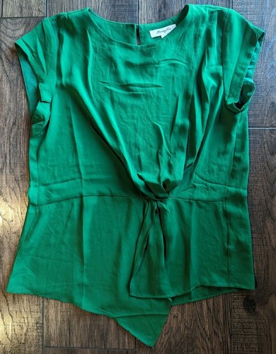 Monday Fun Womens Button Back Blouse from Stitch Fix Solid Kelly Green Sz S NWOT