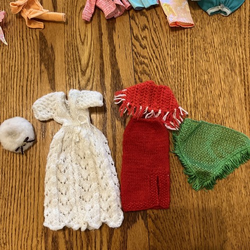 Lotto vestiti bambola Barbie vintage, abiti e accessori alcuni fatti a mano - Foto 4 di 8