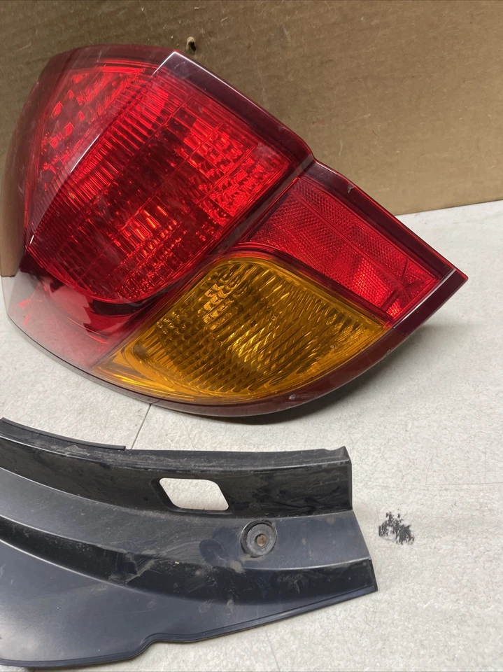 OEM 2005 2006 2007 Subaru Outback Wagon Left Driver Tail Light Lamp Trim Cover - Image 2 of 4