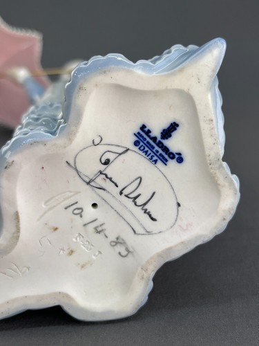 Lladro 12.5" Aranjuez Dama con Sombrilla 4879 Brillante Firmado por Artista; Como Nuevo - Imagen 13 de 13