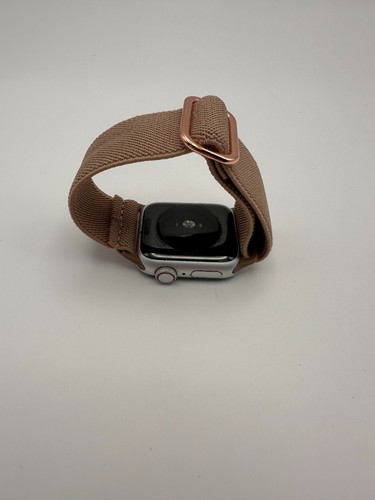 Apple Watch SE (2nd Generation) 40mm Aluminum Case - Picture 2 of 3
