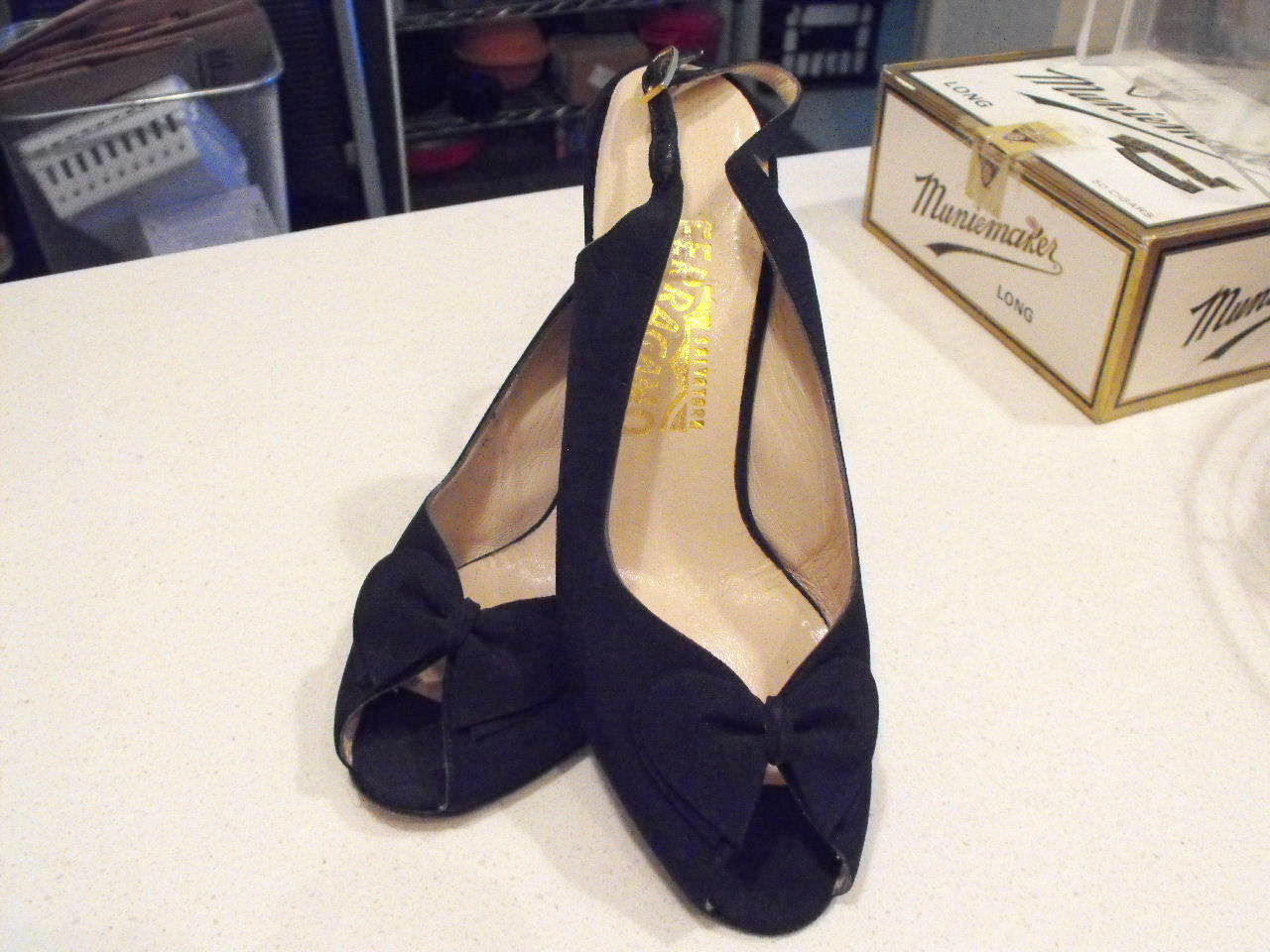 Elegant SALVATORE FERRAGAMO Navy Blau Nylon Open Toe Slingbacks w Bows 8B Elegant SALVATORE FERRAGAMO Navy Blau Nylon Open Toe Slingbacks w Bows 8B