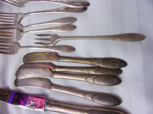 ANTIQUE [33 Pc] Set COMMUNITY Silverplate  Flatware  MONOGRAMMED 'W' 1900'S - Picture 5 of 12