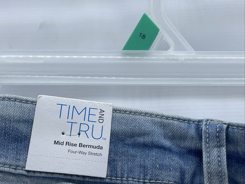 Time & Tru Mid-Rise Cuffed Denim Short Size 18 Blue Stretch Distressed Women's - Picture 7 of 7