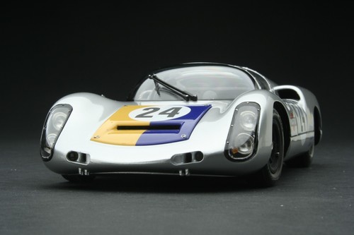 Exoto | 1:18 | 1968 Martini Lufthansa Porsche 910-6 No. 24 | Nurburgring 1000 km - Imagen 6 de 13