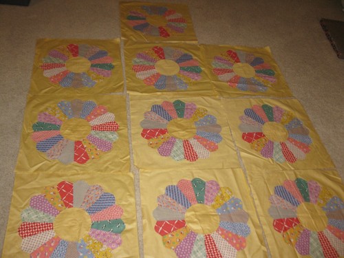Dresden Plate Flour/Grain Sack Calico QUILT  Squares 13 Hand Sewn YELLOW - Picture 8 of 10