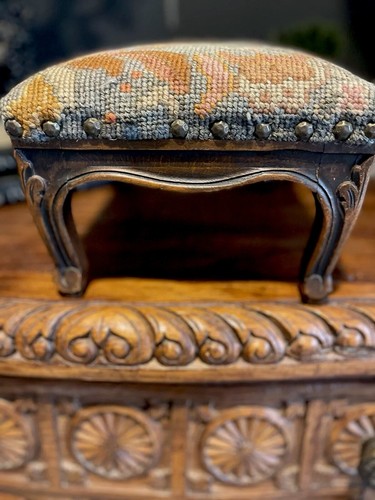 Pristine Handmade Warm Tones Floral NEEDLEPOINT FOOTSTOOL w/Carved Wood Base - Picture 8 of 21