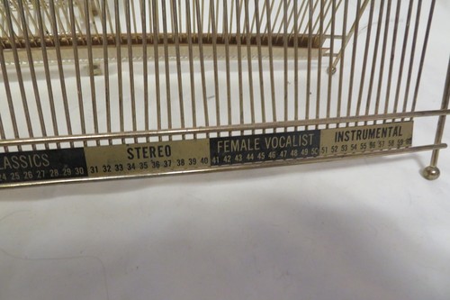 2 GOLD TONE METAL WIRE RACKS STAND HOLDS 33 & 45RPM RECORDS HOLDS TOTAL 120 LPS - Imagen 3 de 4