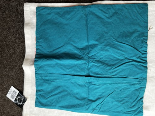 NEW Surya 18X18” Square Cotton Pillow Cover Aqua Red - Picture 3 of 4