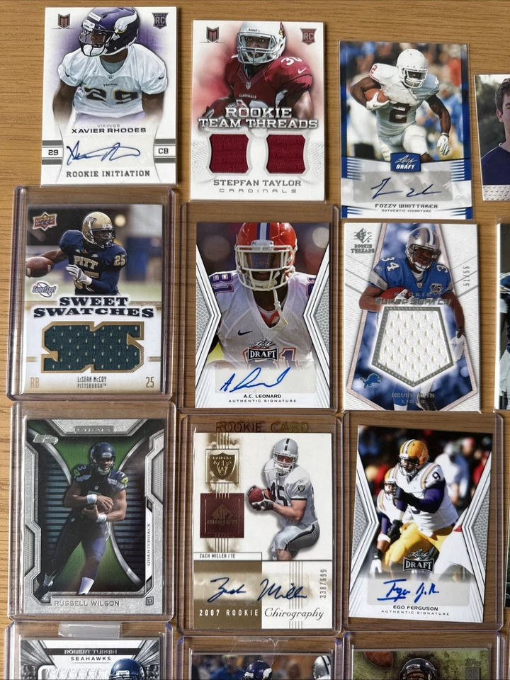 ¡Lote mixto de 36 reliquias de fútbol americano, autógrafos, tarjetas numeradas y novatos! NFL Foto 2 de 4