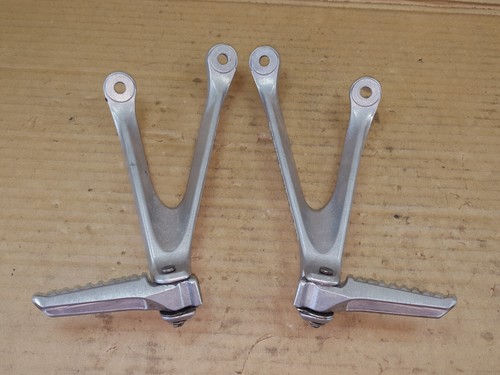 HONDA CBR1000RR FIREBLADE 2008-16 LH & RH Rear/Pillion Footrest/Hanger Assembly - Picture 2 of 9