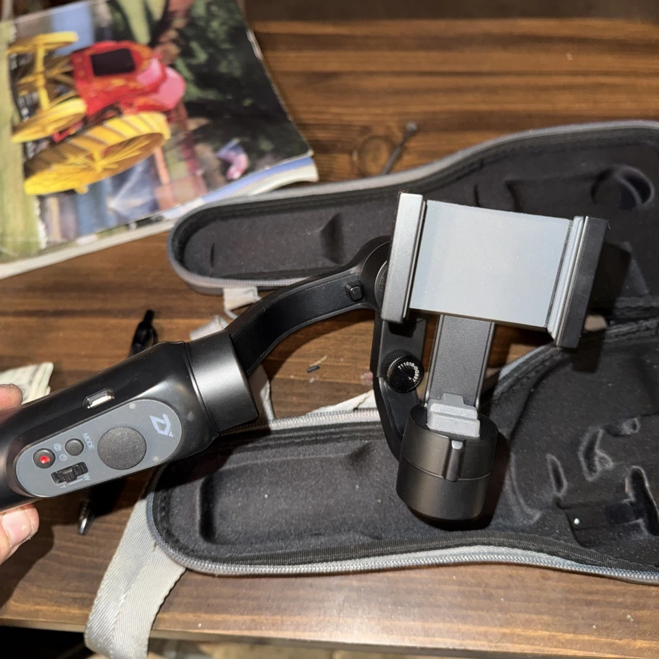 Zhiyun Smooth 4 Smartphone Gimbal Stabilizer with Case - Image 2 of 4