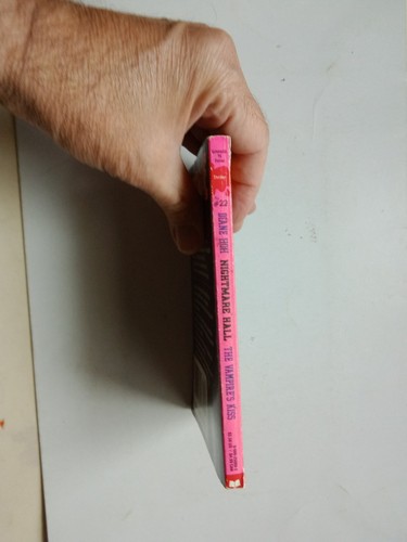 NIGHTMARE HALL THE VAMPIRE'S KISS Diane Hoh 1995 1st Printing - Imagen 7 de 7