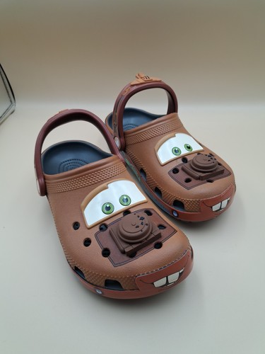 Mater Crocs - Taglia 5 J - Disney Pixar Cars - Toddler Brown Ufficiale Tow Truck Eye - Foto 1 di 15