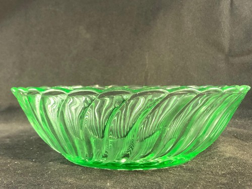 GOOD VINTAGE LARGE ART DECO URANIUM GREEN GLASS BOWL / CENTREPIECE - Picture 10 of 11