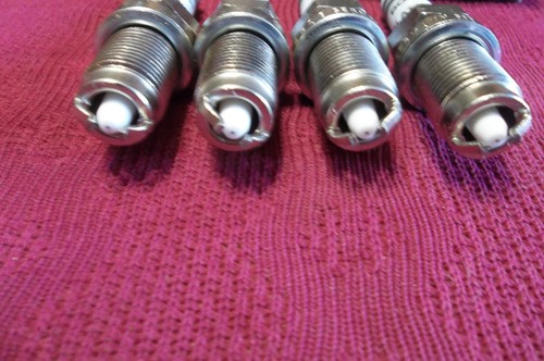 (4) Bosch Spark Plug 4308    Brand New!   FREE SHIP! - Picture 3 of 3