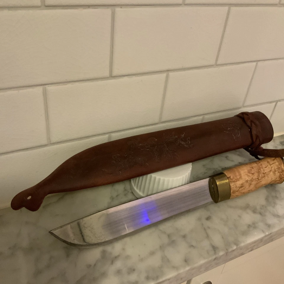 Cuchillo Helle Norway Laponia Leuku Scandi personalizado con funda de cuero y mango Burl Foto 4 de 4