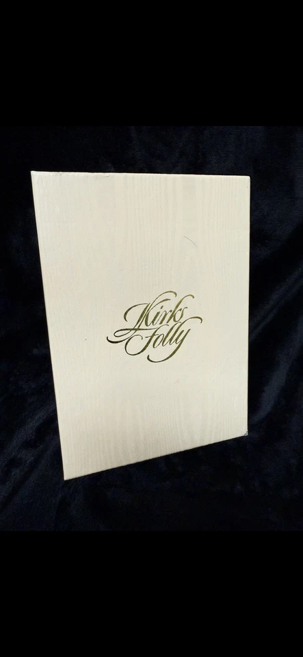 Collar Kirks Folly Azul y Plata 32" Largo con Medallón, Luna Dijes Ángel Foto 4 de 4