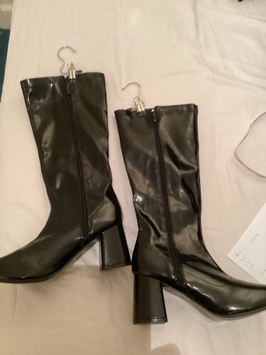 Boots. Go Go.Block Heel knee Boots. Patent leather. - Picture 5 of 8