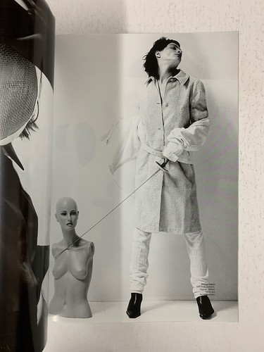 CLEAR MAGAZINE ISSUE 4-BLACK MAGIC FASHION & ARCHITECTURE - Foto 2 di 7