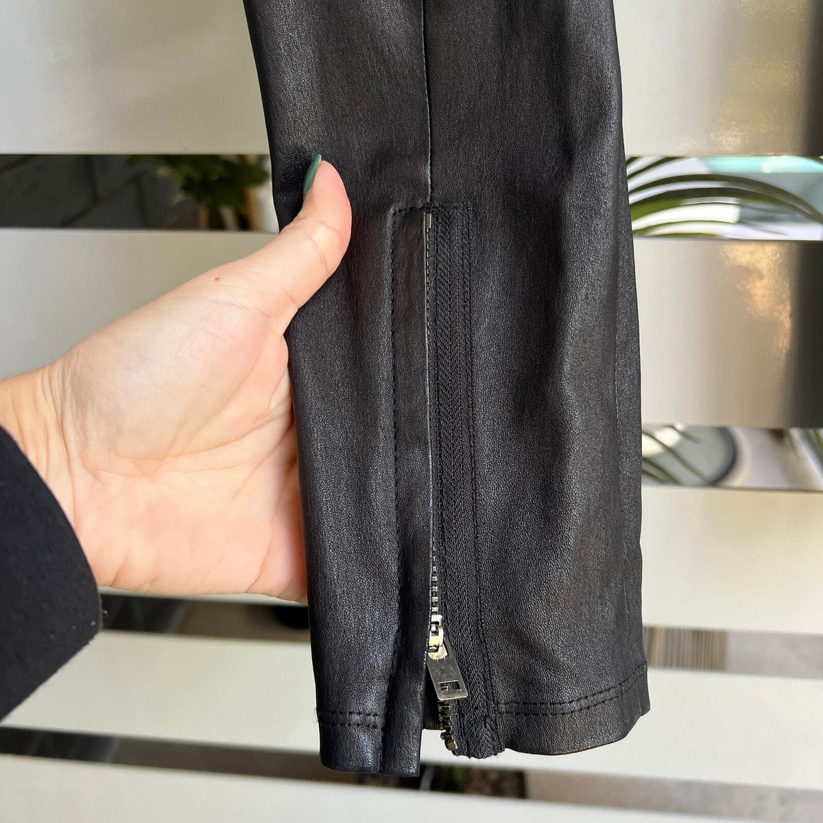 Helmut Lang Black 100% Lamb Leather Back Zip Leggings Size Helmut Lang Black 100% Lamb Leather Back Zip Leggings Size