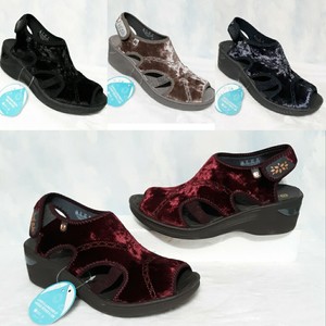 Bzees-Drama-Crushed-Velvet-Lightweight-Stretchable-Slingback-Wedge-Sandal