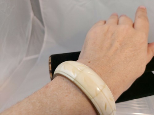 Vintage Hand Carved Bangle Bracelet 2.75" diam 1" wide Brass - Picture 6 of 9