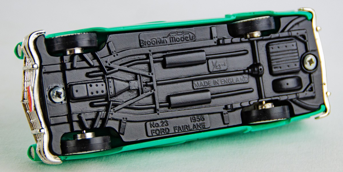 Brooklin Models 1956 Ford Fairlane 2 Door Victoria 1:43