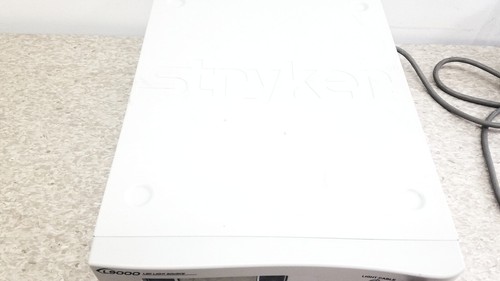 Stryker L9000 LED Light Source Ref 0220210000 - Picture 2 of 13