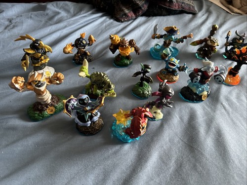 HUGE LOT OF 98 Skylanders Figures And Objects, Portals - GOOD CONDITION - Picture 7 of 16