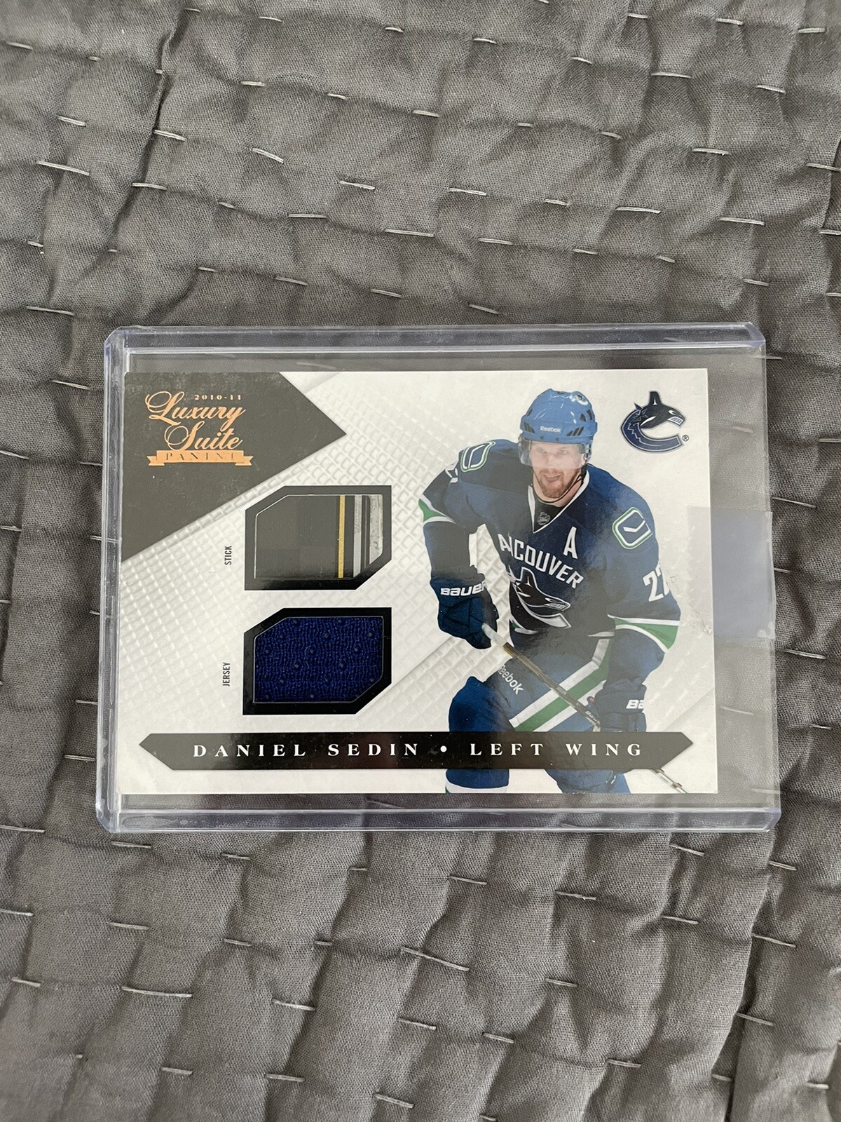 2010-11 Panini Luxury Suite Hockey Daniel Sedin Stick + Jersey /100