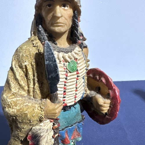 Escultura estatua de cazador jefe indio americano indio nativo americano - Imagen 16 de 18