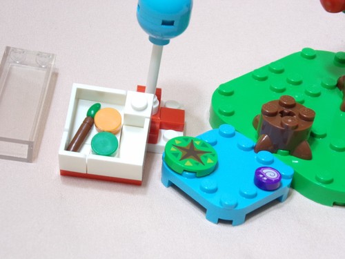LEGO Animal Crossing Small Yard Set 77049 Balloon Present Apple Tree Bell & More - Picture 8 of 9