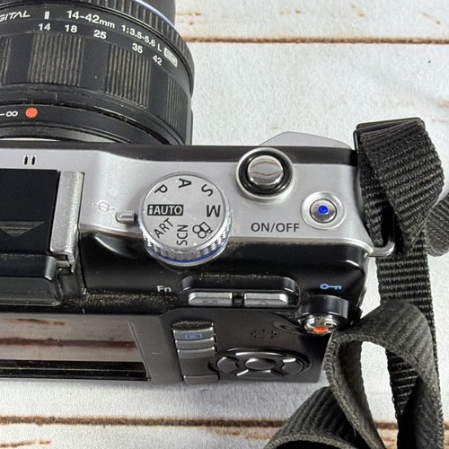 Cámara digital Olympus PEN E-PL1 12,3 MP negra con cargador de batería de lente de 14-42 mm - Imagen 7 de 8