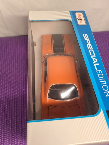 1970 Plymouth GTX Orange 1:24 Scale Maisto Diecast Model Classic Car - Picture 7 of 7