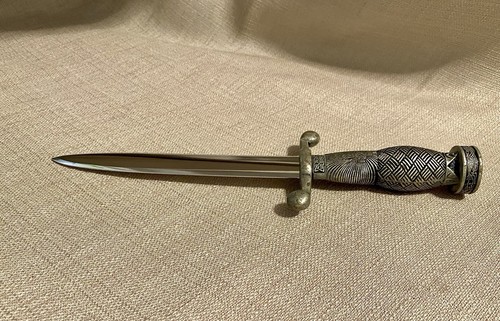 “Highlander” Official Product Item #193 Dagger and Scabbard - Picture 3 of 14