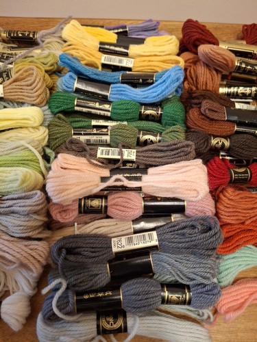 Bulk Vintage Lot Needle Work. Approx 100 Skeins. DMC,& Anchor Wool,Mixed Colours - Picture 6 of 10