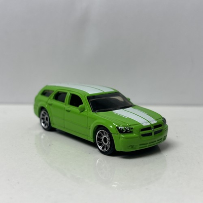#ad 2005 05 Dodge Magnum R T Collectible 1 64 Scale Diecast Diorama Model $17.99