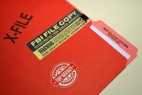 Rare X-FILES DAVID DUCHOVNY Mulder Screen-Used Prop FBI File, COA + DVD Blooper 6