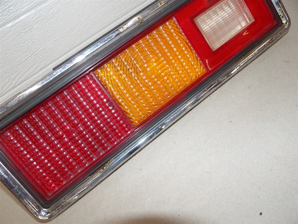 ПОД ПРАВУЮ РУКУ ПАССАЖИРСКИЙ ЗАДНИЙ ФОНАРЬ В СБОРЕ CHEVY CHEVETTE ACADIAN 1976-1979 - Изображение 2 из 4