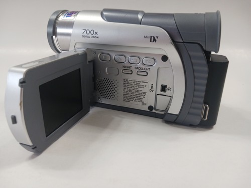 JVC GR-D22U Mini DV Camcorder & Battery Only UNTESTED FOR PARTS OR REPAIR AS IS - Picture 7 of 9