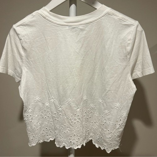 Zara Women’s White T-shirt with Eyelet Scallop Bottom EUC - Picture 4 of 4