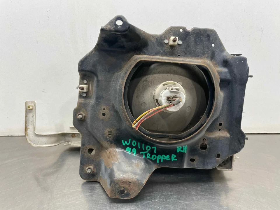 1999 Isuzu Trooper Headlight Lamp Passenger Right Halogen RH Side OEM 8972049051 - Image 3 of 4