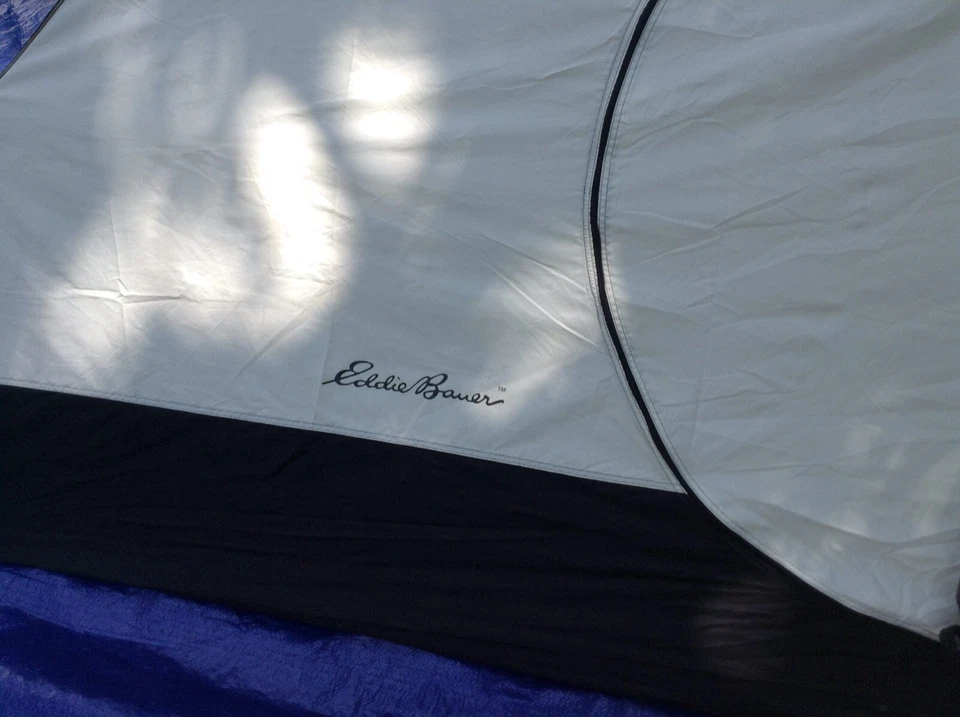 Tienda limpia Eddie Bauer 7 x 8 con postes, mosca original, postes de mosca, 8 estacas Foto 3 de 4