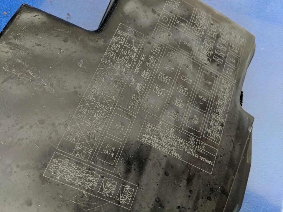 1998-2002 LEXUS LX470 陆地巡洋舰发动机托架 fusebox 熔断器盖 OEM — 第 2/4 张图片