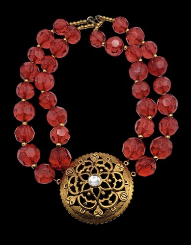 Retro CHERRY RED Lucite Bead Necklace Filigree Medallion Pendant Signed MWS - Picture 2 of 7