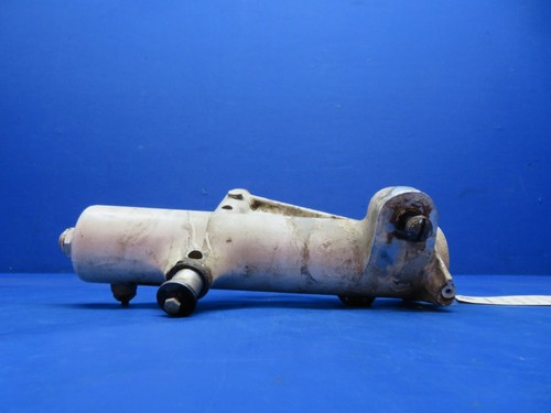 Piper PA-28R-180 LH Main Gear Trunnion P/N 67926-04 (1223-101) - Bild 11 von 16