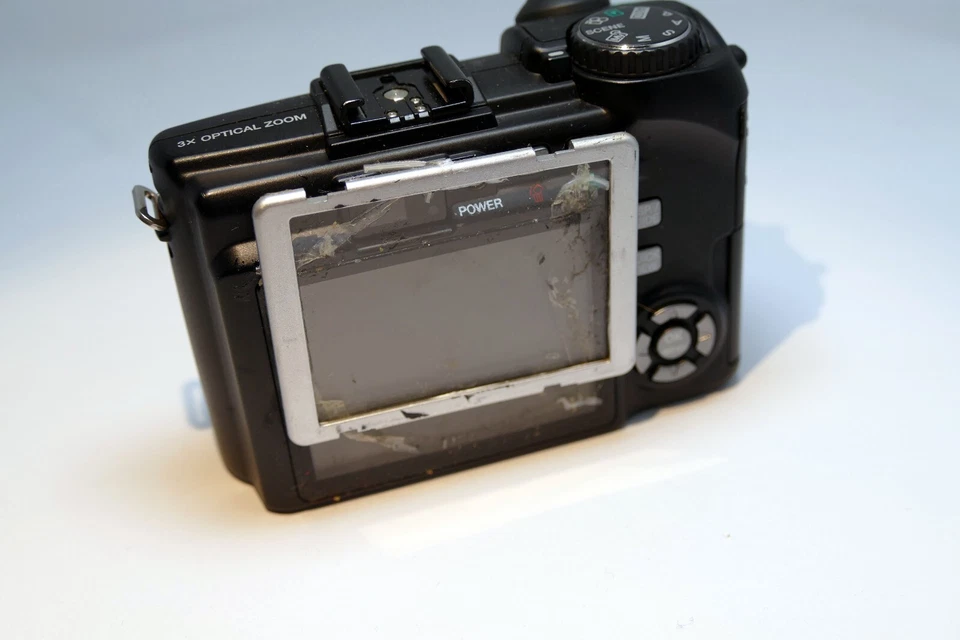 Cámara digital Olympus SP-350 8 MP - TAL CUAL, como se encuentra, reparación de piezas Foto 3 de 4